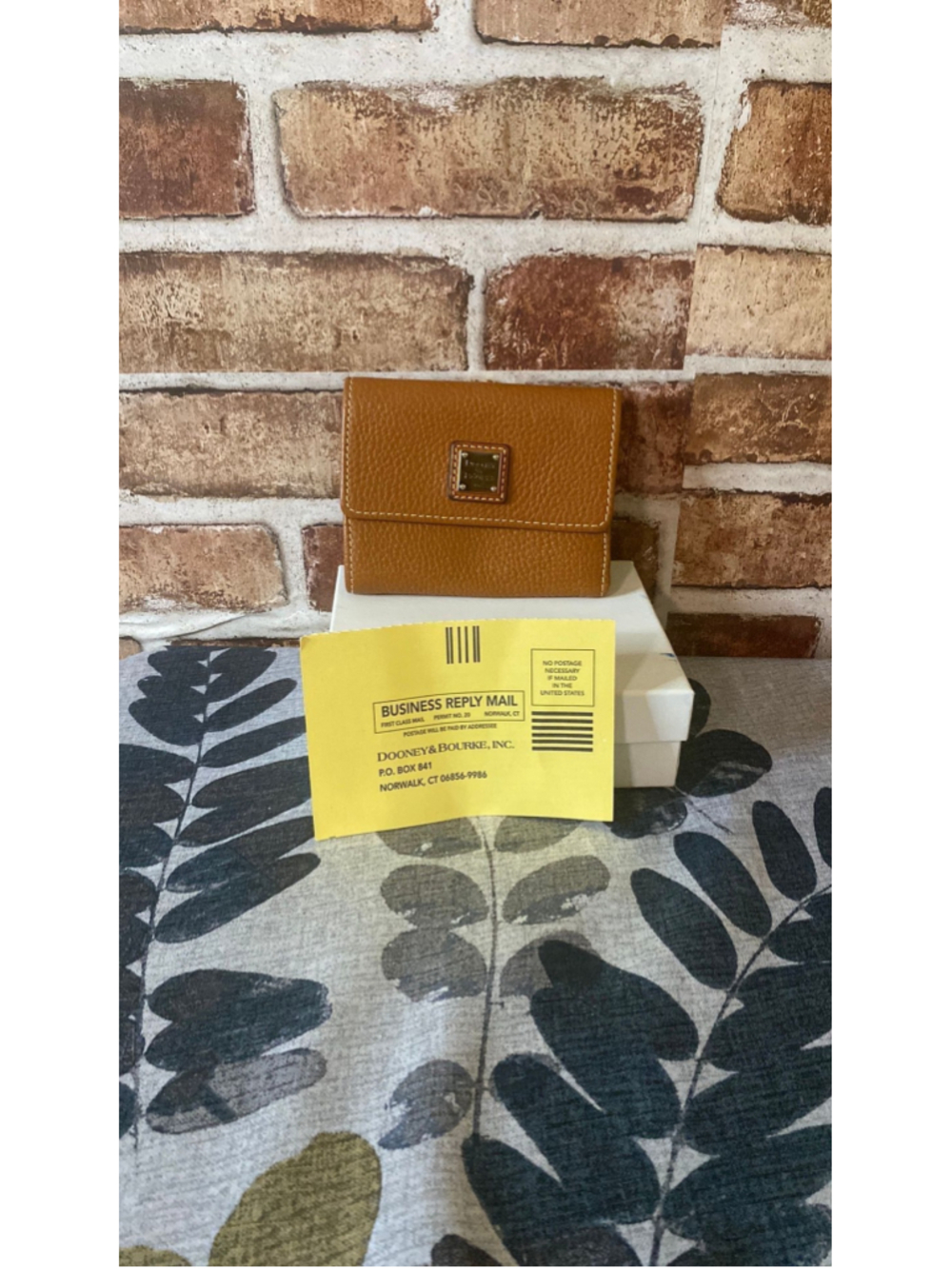 Dooney & Bourke Kisslock wallet brown